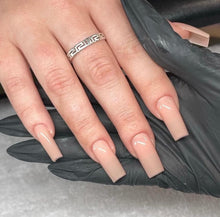 Load image into Gallery viewer, Glamorous- 027